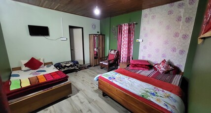 Seven Hills Homestay - 2 minutes from Pine view Nursery Room Type - Triple Room