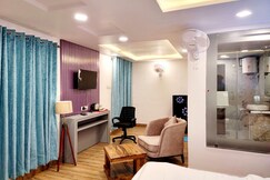 Solitude, The Boutique Hotel (Luxury Stay & Prime Location)