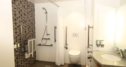 Hampton by Hilton London Docklands Room Type - QUEEN ACCESSIBLE ROOM