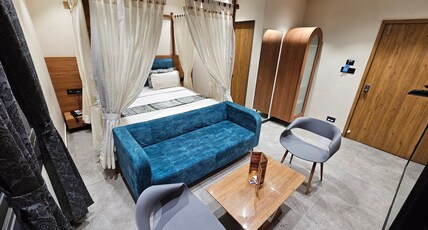 Hotel Nova Palm Room Type - Palm Poster Bed Suit Room