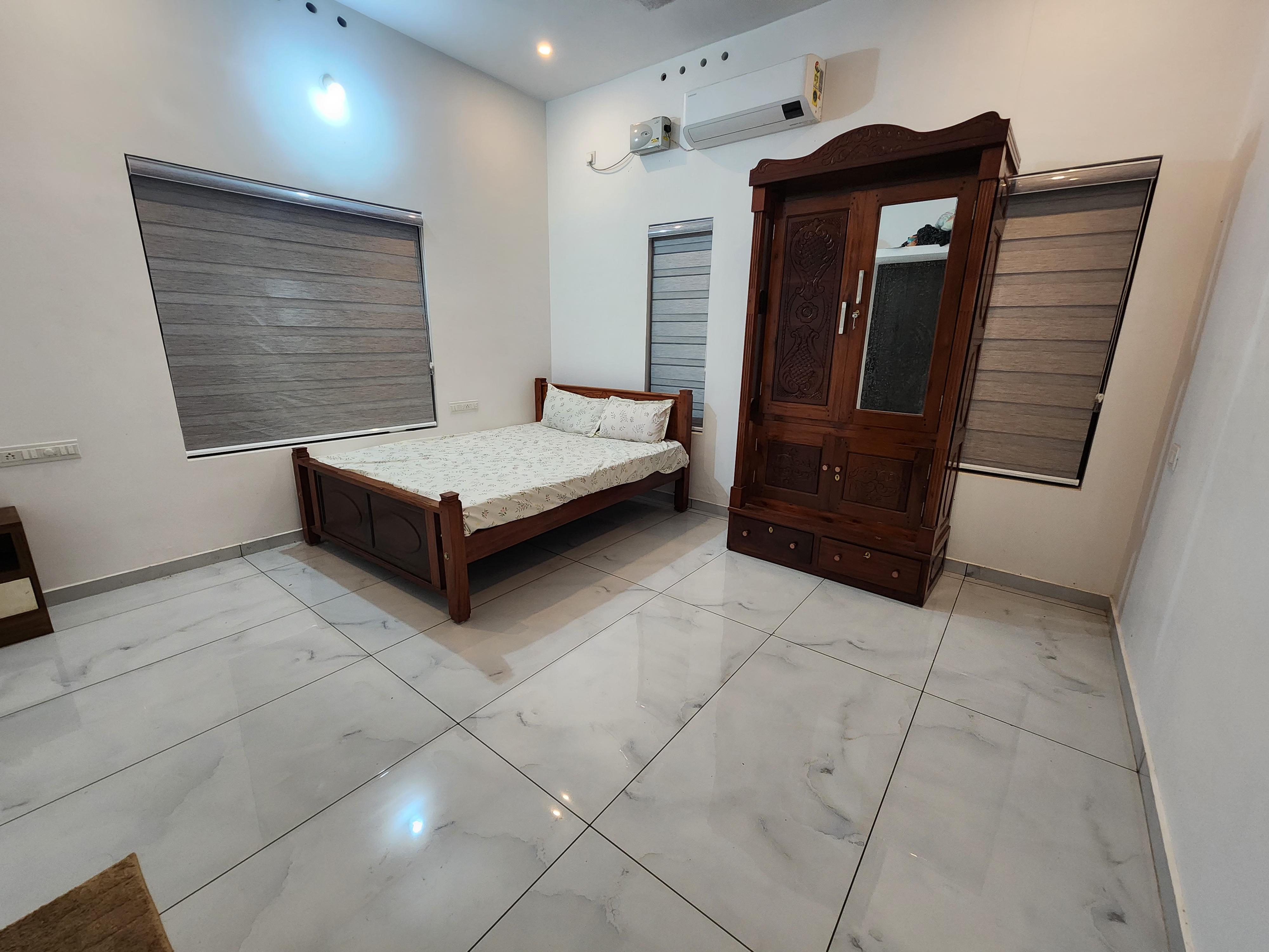 Spacious 5 BHK Luxury Stay - Tap to explore photos