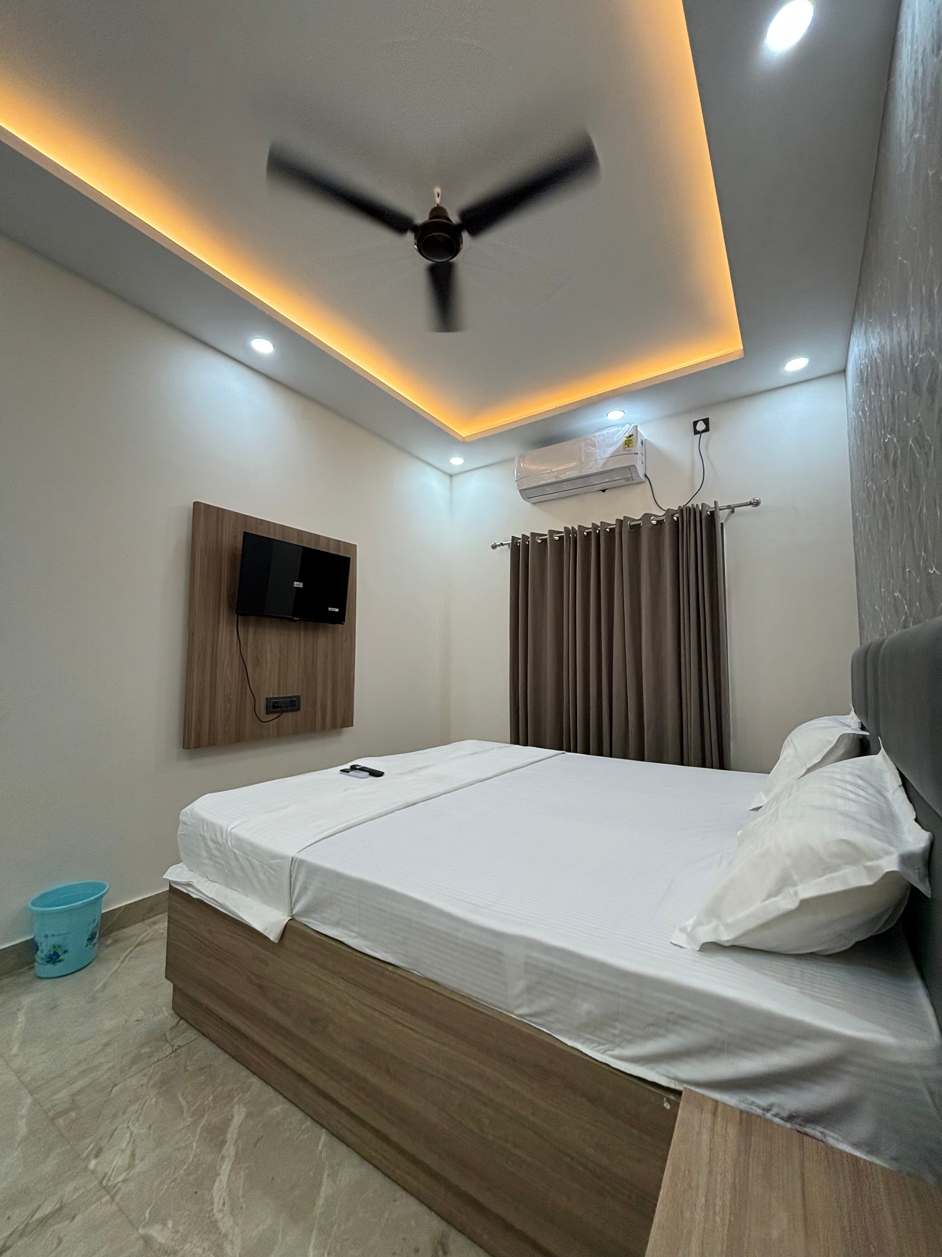 Paras inn Homestay - Tap to explore photos