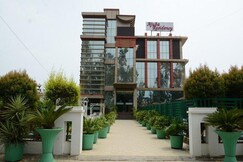 Hotel Ajuba Residency