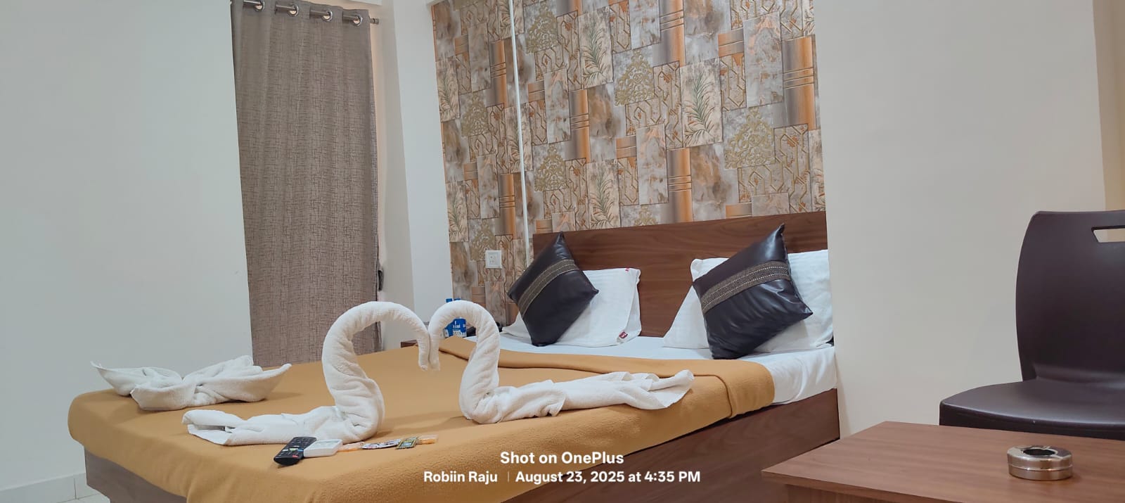 Hotel Red Rose - Tap to explore photos