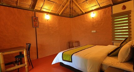 Koomankolly Heritage Retreat | A Forest Stay Room Type - Premium Hut with Patio