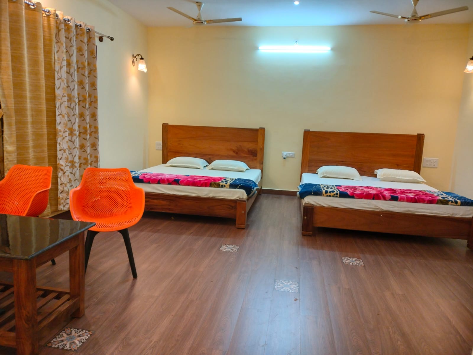 Triple Leaf Home stay - Tap to explore photos