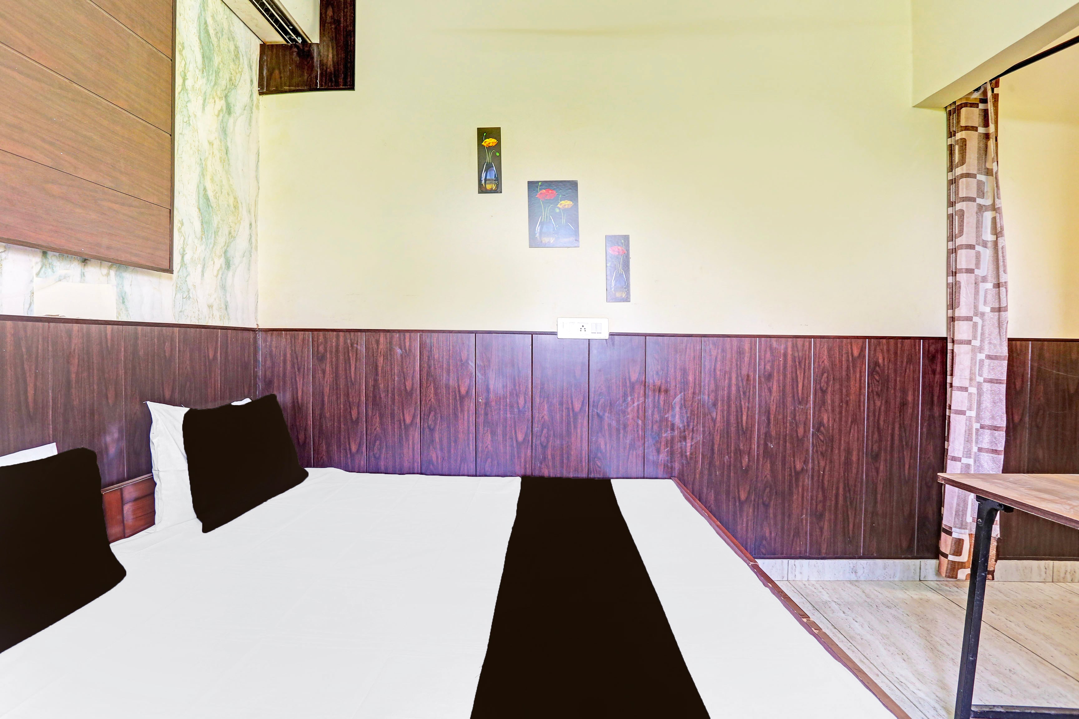 Hotel O cozy suits - Tap to explore photos