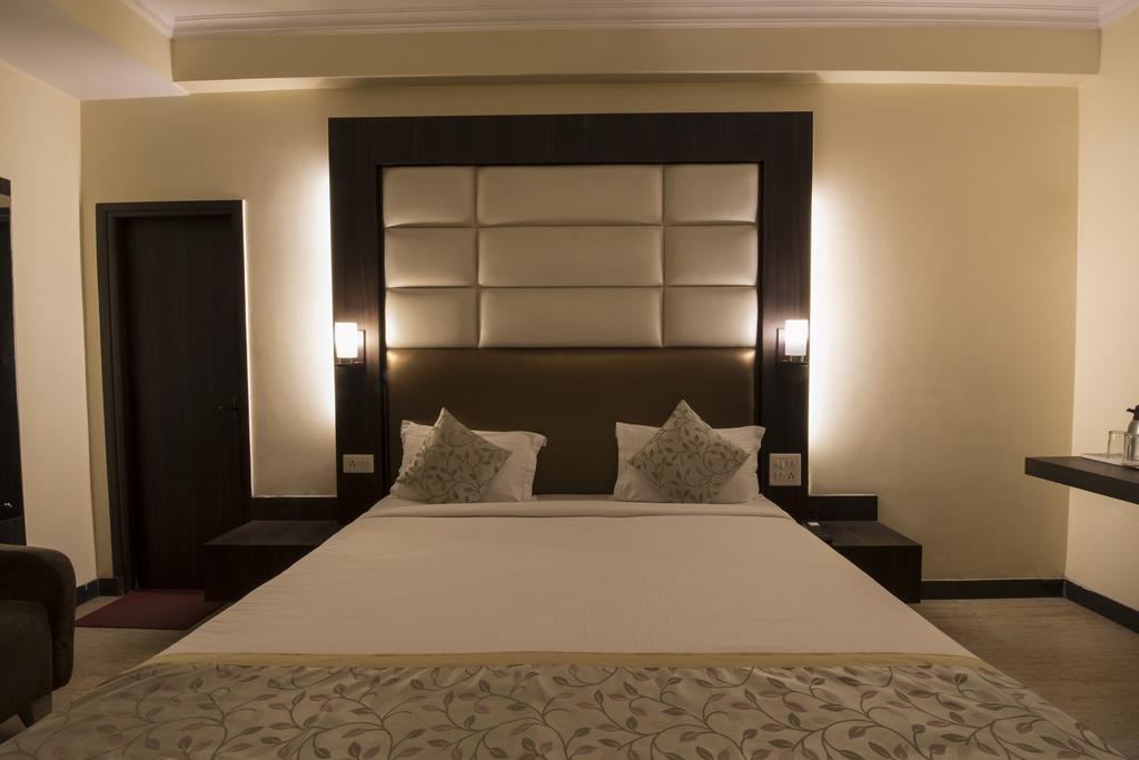 Sammy Singhs Hostel - Tap to explore photos