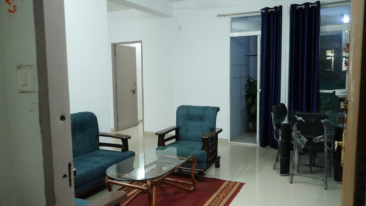 2BHK Budget Friendly AC Washer WiFi Kitchen - Tap to explore photos