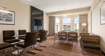 Ramada by Wyndham Colombo Room Type - 1 King Bed Executive Suite