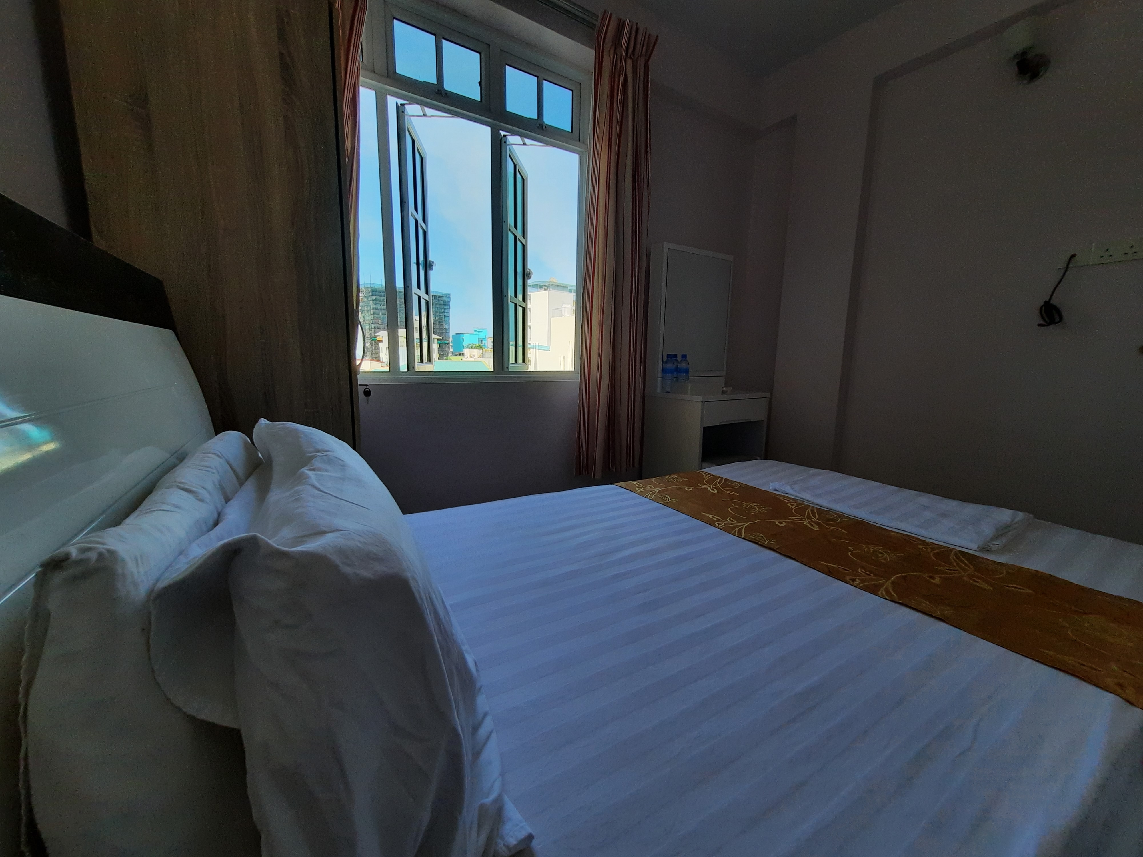Hotel Octave Maldives - Tap to explore photos