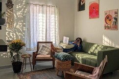 Hues Hostel by Aish - Near Technopark