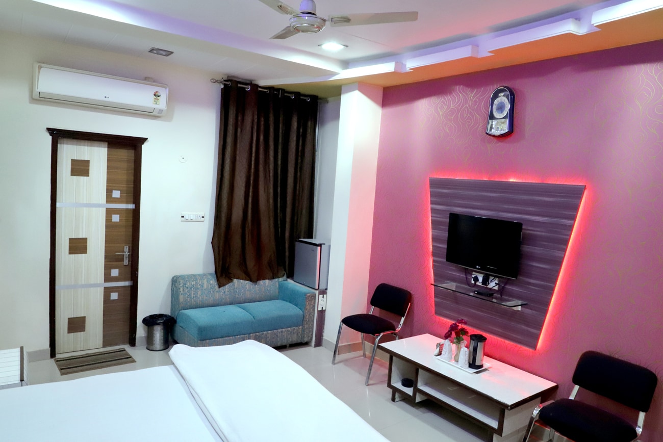 Hotel shakun  - Tap to explore photos