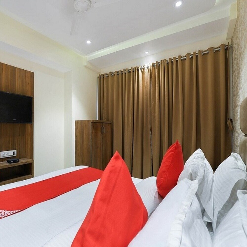 Hotel Rose Gold - Tap to explore photos