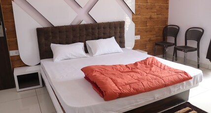 Hotel Royal Inn Room Type - Double Bedded  AC