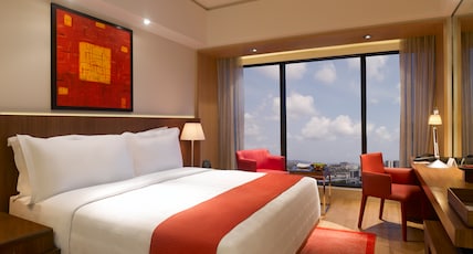 Trident Bandra Kurla Room Type - Pool View Room King