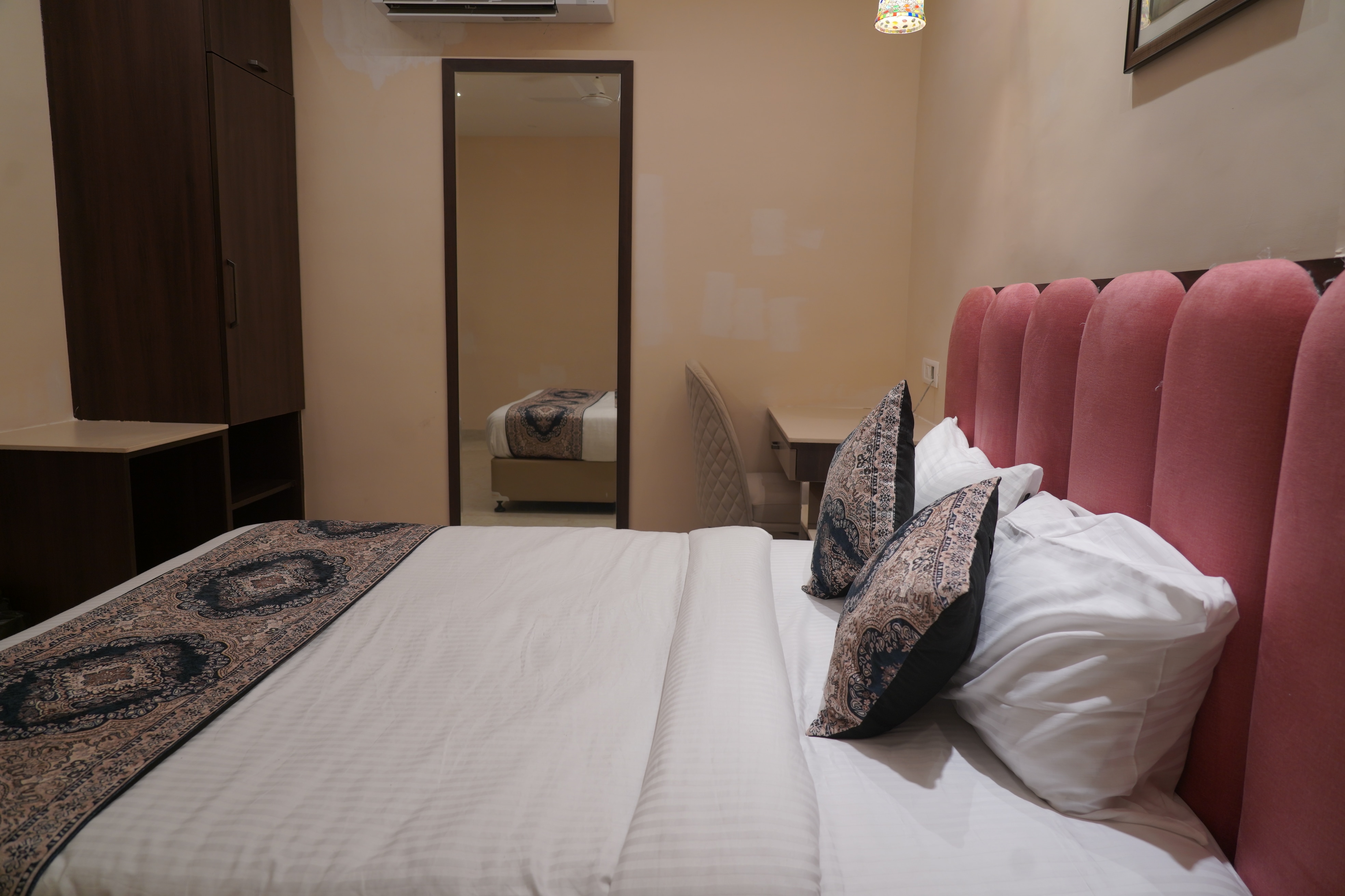 Hotel Anant Inn - Tap to explore photos