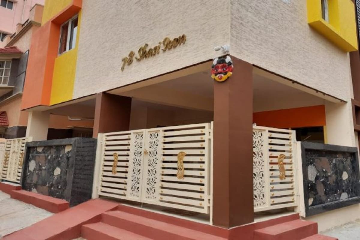 Shasi Icon - Tap to explore photos