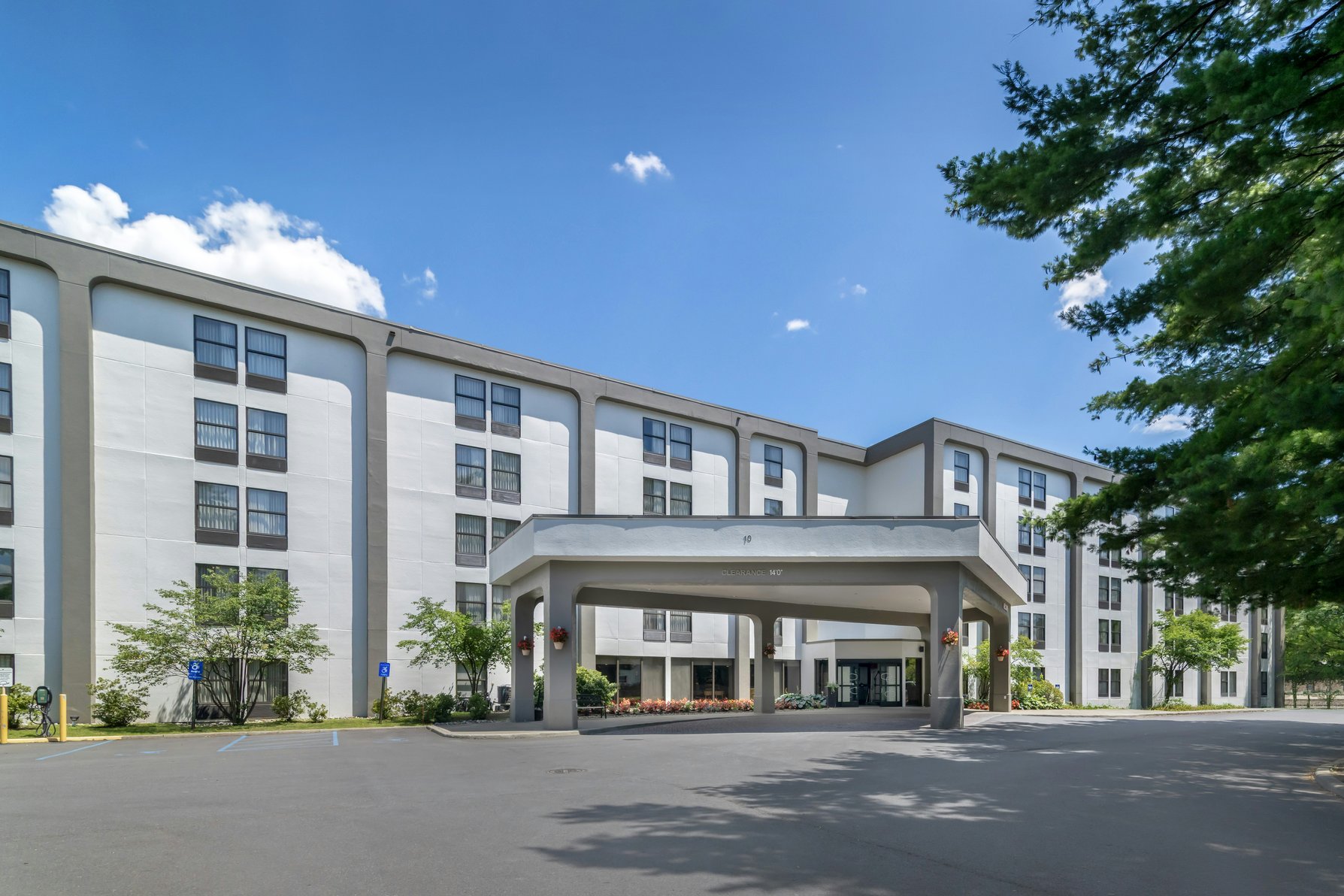 Hampton Inn Albany-Wolf Road - Tap to explore photos