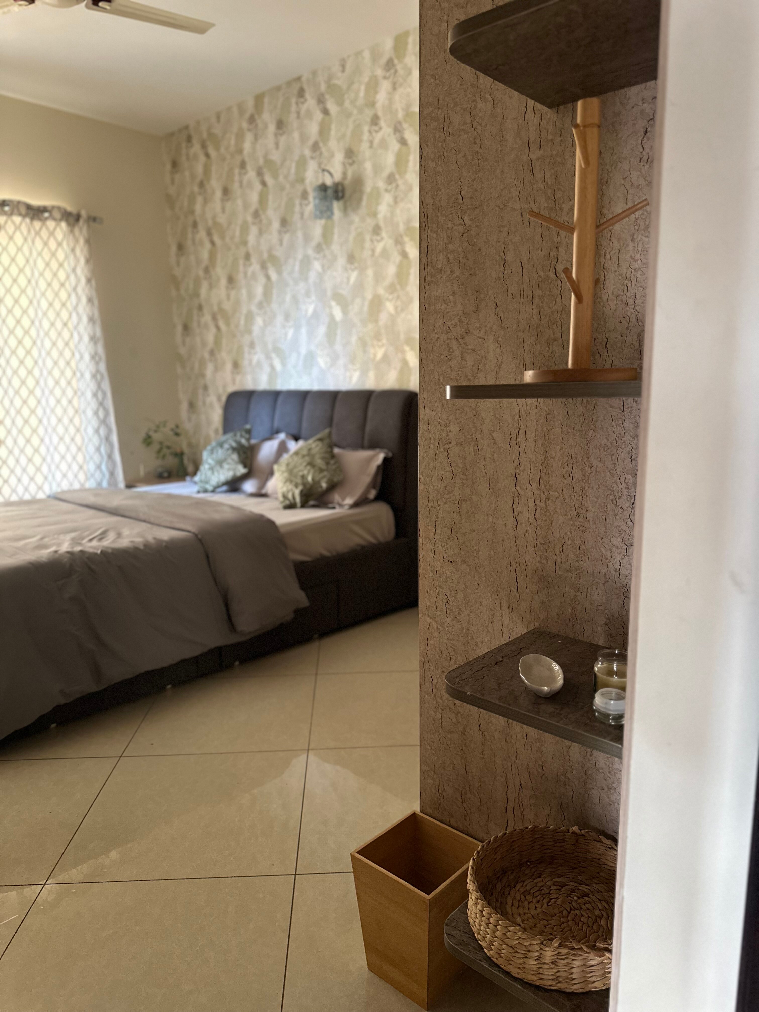 Spacious 2 bhk with workspace & Kitchen - Tap to explore photos