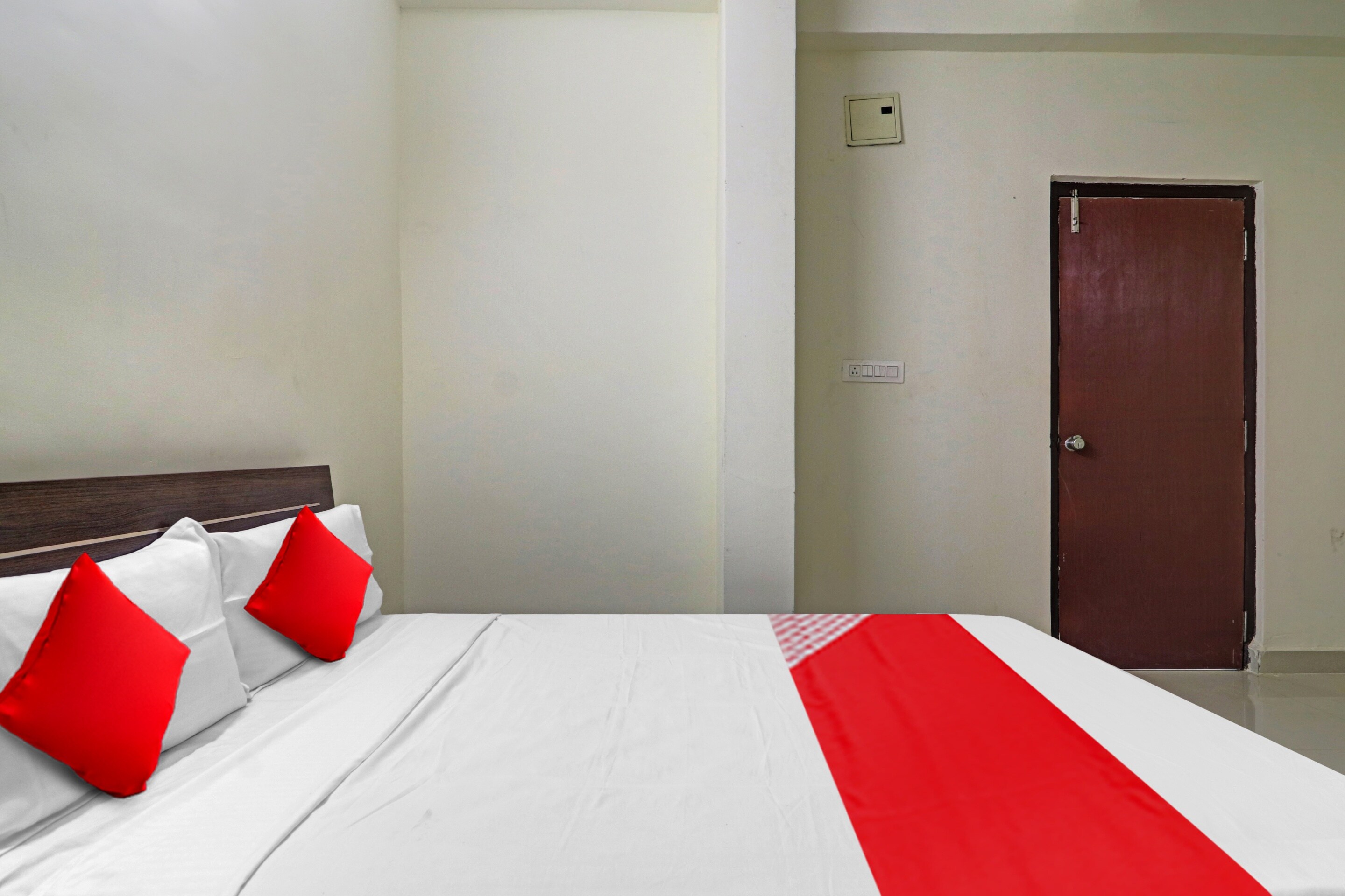 HOTEL O HYVIN SUITES - Tap to explore photos