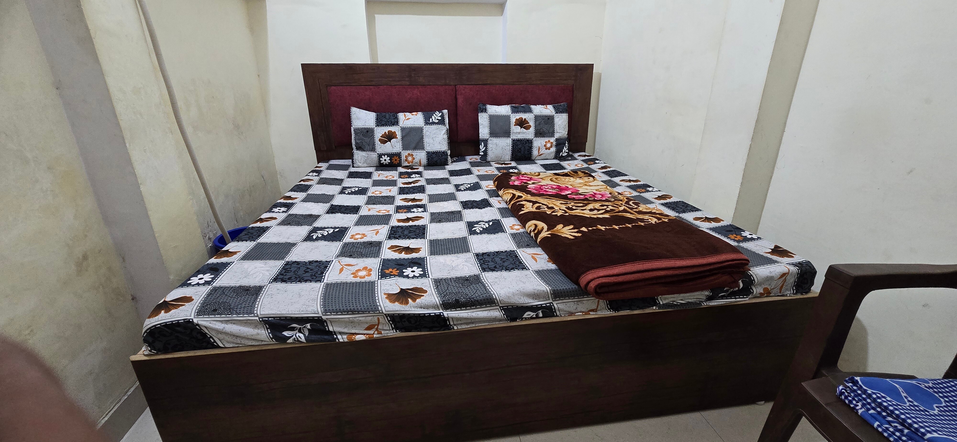 Ramlala Paying Guest House - Tap to explore photos