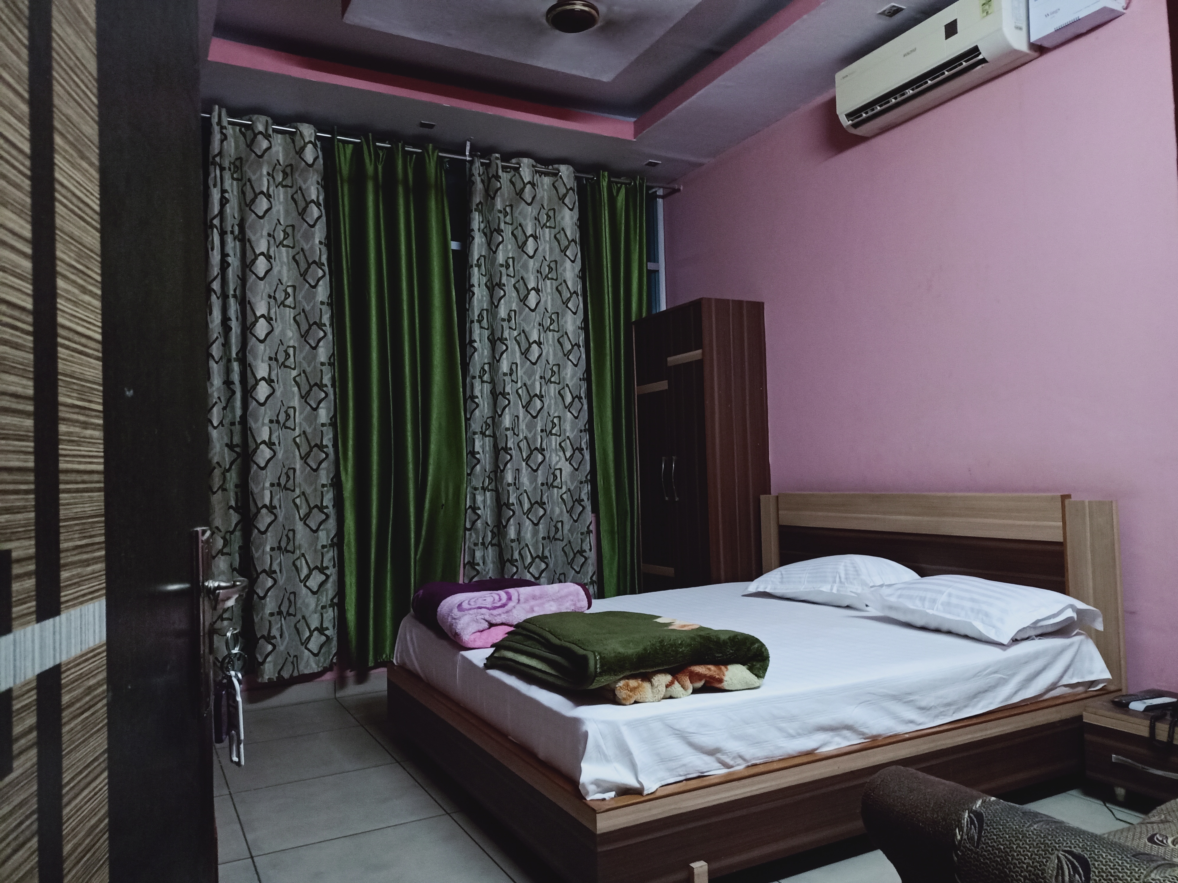 Hotel Sagar Palace - Tap to explore photos