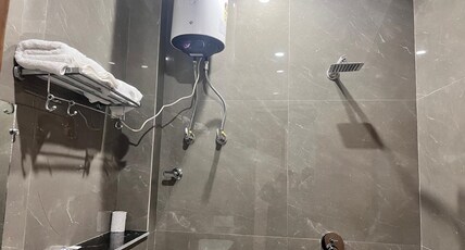Hotel The Rise Near IGI Airport Room Type - Superior Double Room
