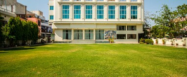 Hotel Suruchi (A minute walk from Gole ka Mandir)