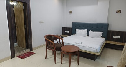 New Holiday Inn Room Type - Deluxe Ac Double Bed Room