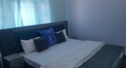 THE SARWAH HOTEL AND RESTAURANT Room Type - Deluxe Triple Bedroom - Special