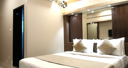 Mannars Deluxe Lodge Room Type - Deluxe Double Bedded AC Room