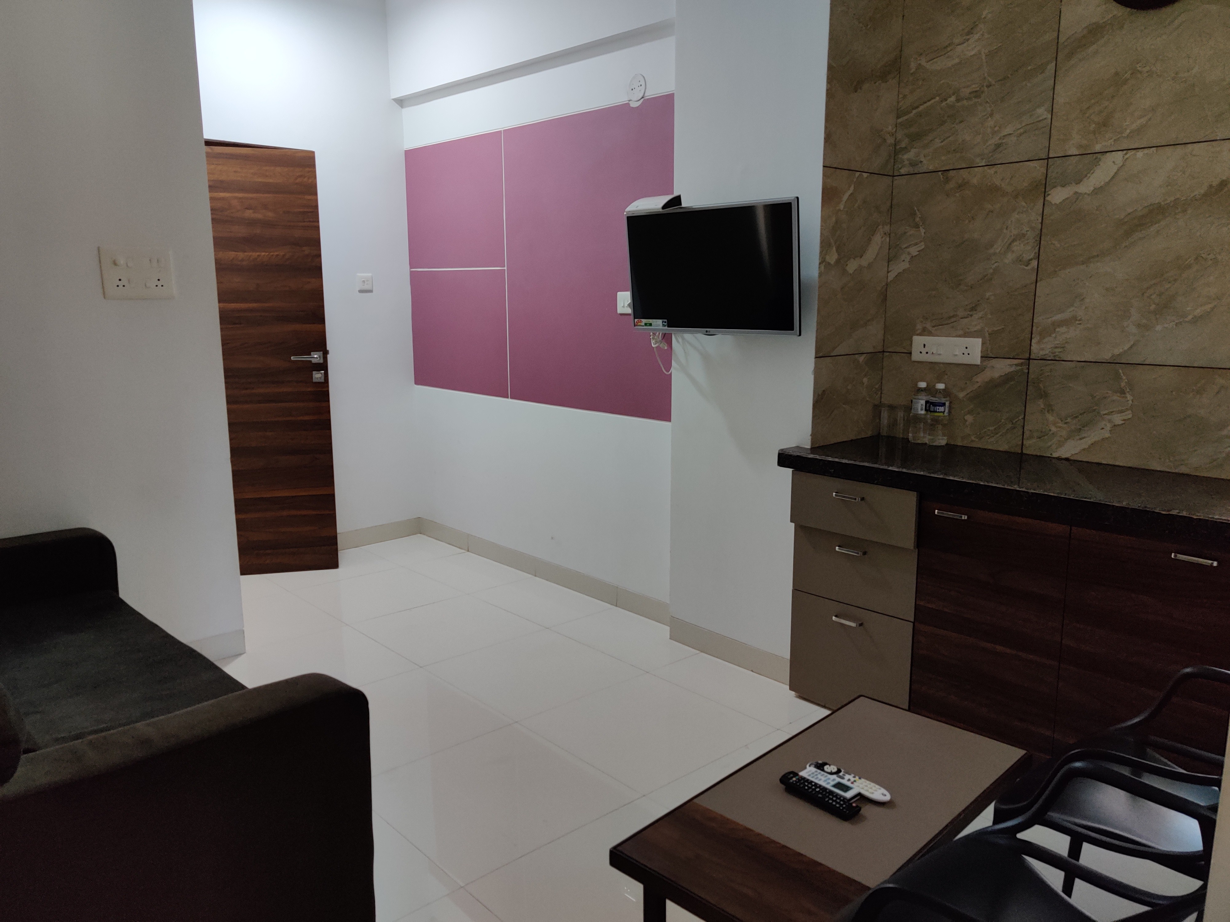 Hotel Nirvana - Tap to explore photos