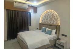 FabHotel The 4 Seasons