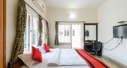Aryan Guest House - A Value Living Room Type - Deluxe Room