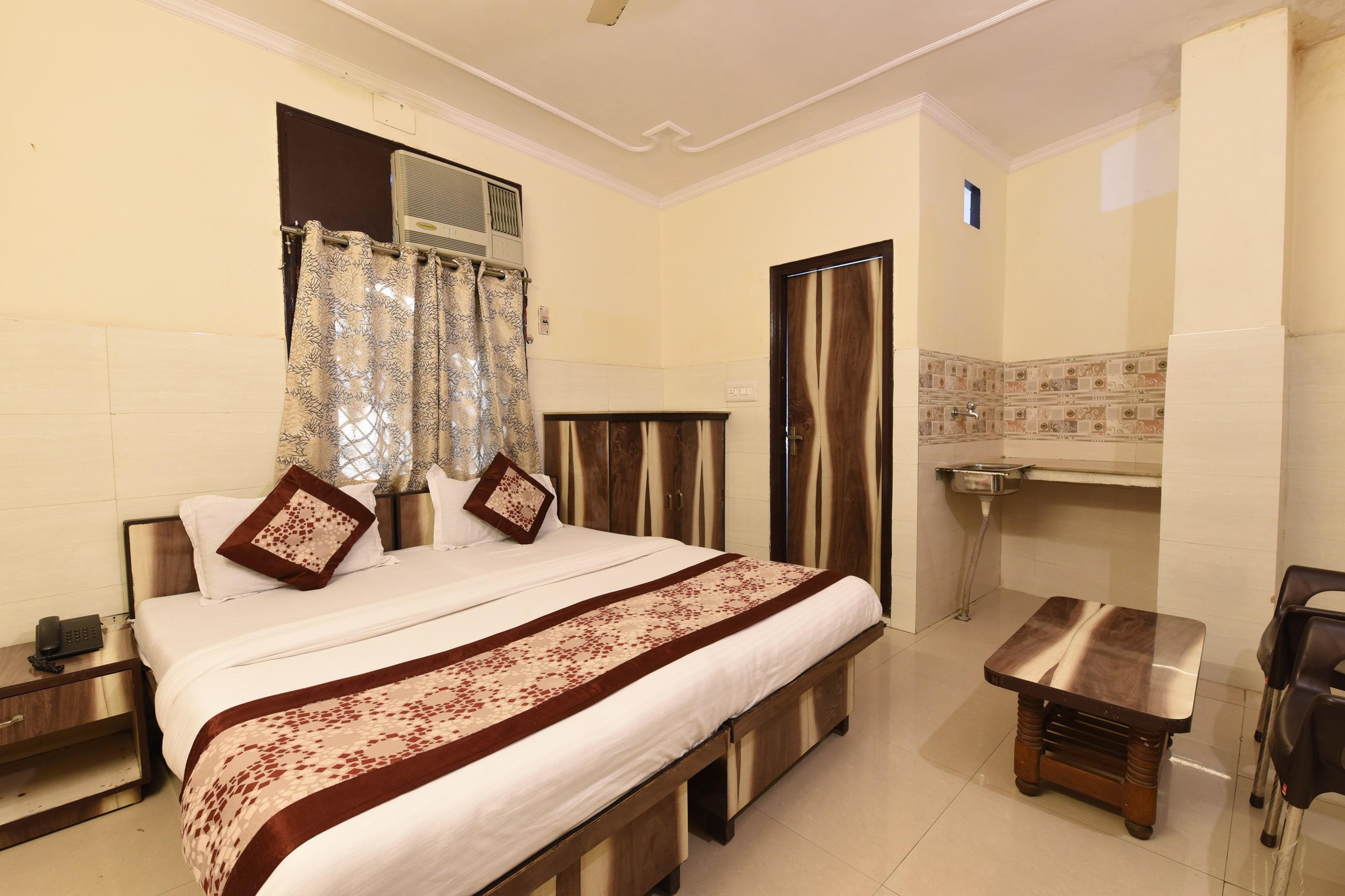 Hotel O by OYO Discovery Inn - Tap to explore photos