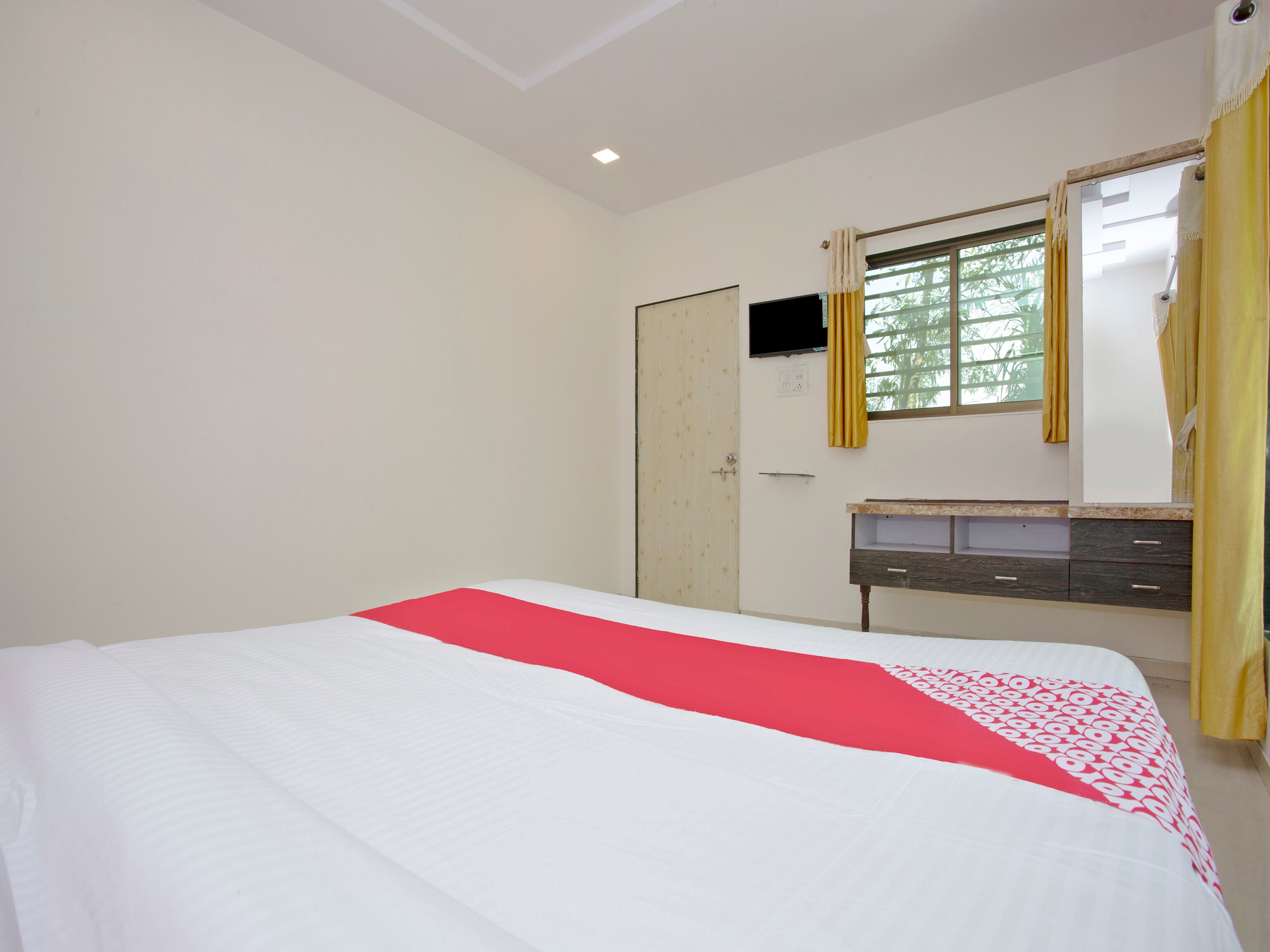 Hotel O by OYO Capital O Sai Icon Residency - Tap to explore photos