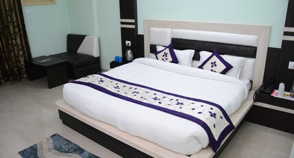 Hotel Rakhee Palace  Room Type - Deluxe Dbl Bed Room AC (Free pick-up and drop from Rly St. , Ban Ganga)