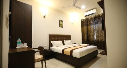 KKAINAAT HOTEL Room Type - Superior King Room ( Free Early Checkin and Late Check Out ) KKAINAAT HOTEL Room Type - Superior King Room ( Free Early Checkin and Late Check Out )