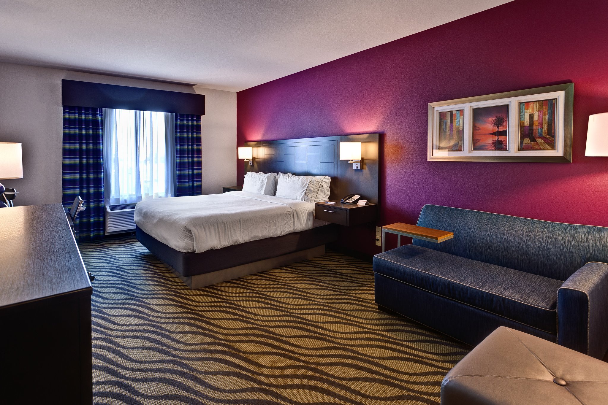 Holiday Inn Express HUTCHINSON - Tap to explore photos