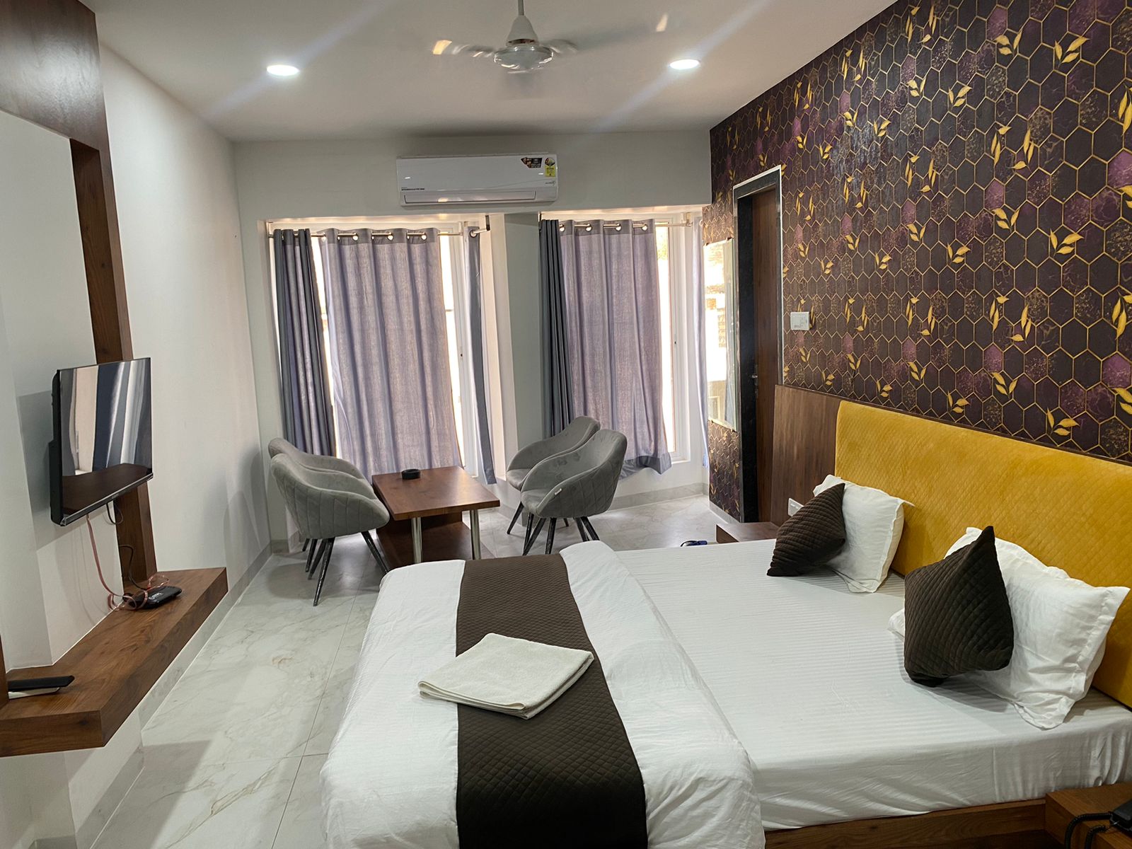 Hotel Suraj - Tap to explore photos
