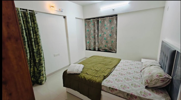 Bamboo Stays - Vibrant 2bhk Apt Nr Jupiter Hsp - Tap to explore photos