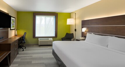 Holiday Inn Express ELLENSBURG Room Type - 1 King Standard Jetted Tub