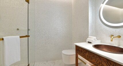Hotel Indigo Dubai Downtown - Near Dubai Mall Room Type - 1 King Standard Creek View