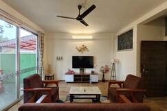 Tree House Hill Station Home (Suite 2) 2 Guests