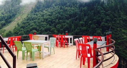 Hotel Blue Diamond Tosh (25kms from kasol) Room Type - SUPER DELUXE 