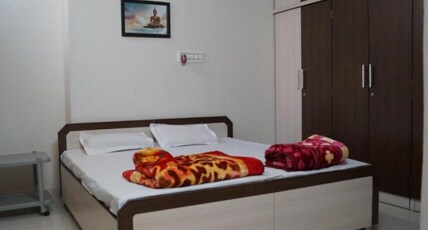 Stayvillas Shastrinagar Room Type - Deluxe Double Room with AC