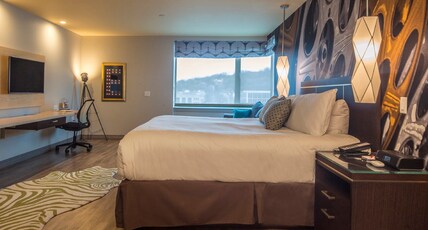 Hotel Indigo Pittsburgh East Liberty, an IHG hotel Room Type - 1 King Bed Premium