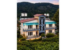 S M Homestay |Rooms In an Apartment