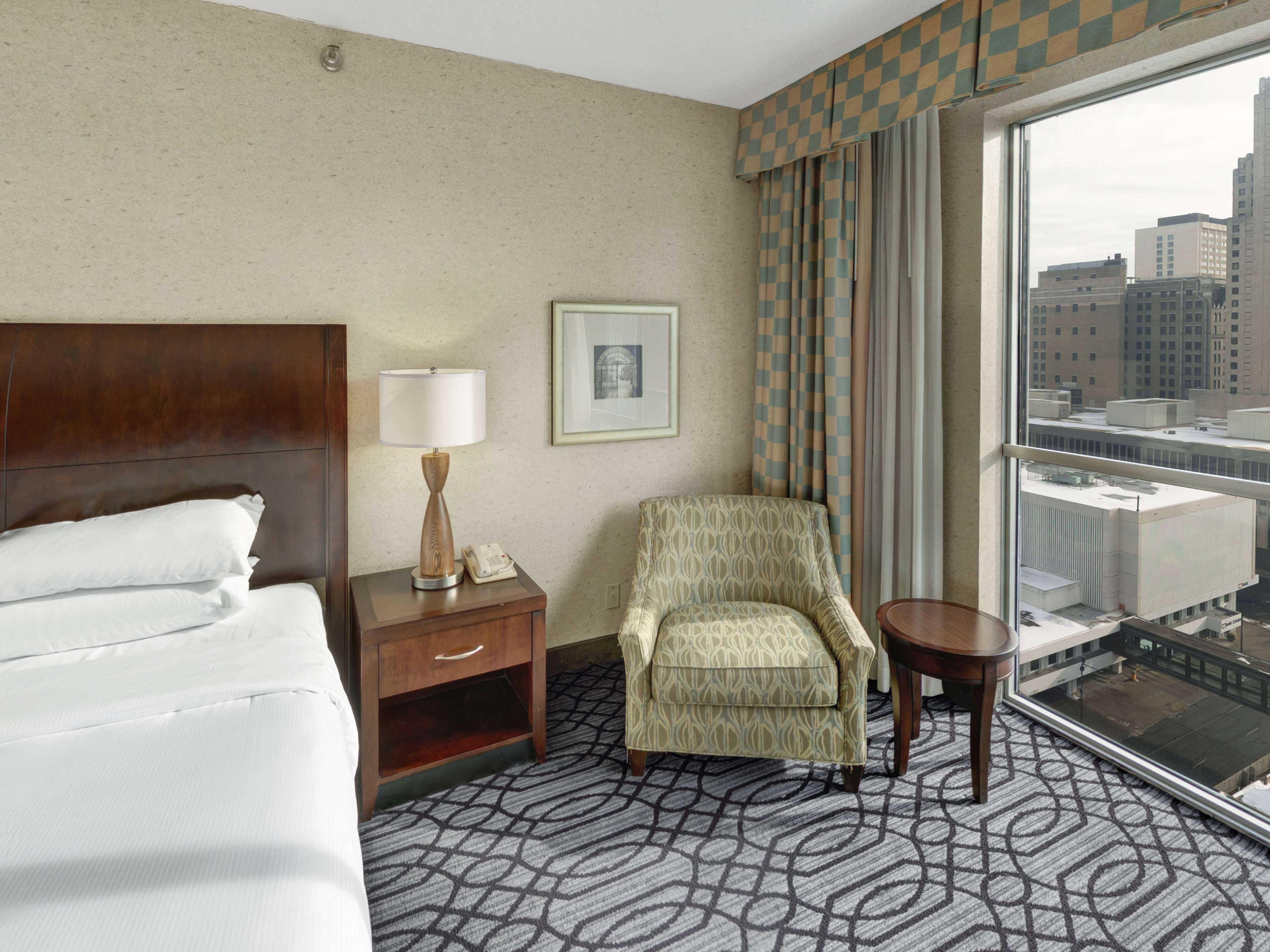 DoubleTree by Hilton Hotel St. Paul Downtown - Tap to explore photos